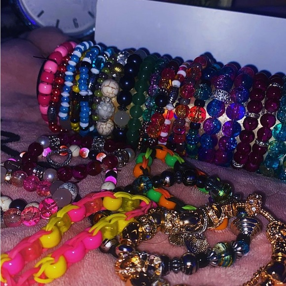 cute fashionable beaded bracelets - Picture 4 of 4